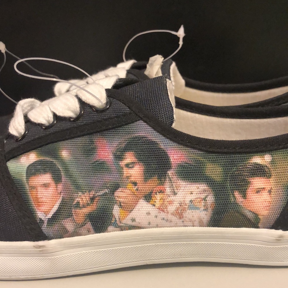 The Bradford Exchange Sneakers/ Elvis